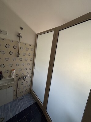 Shower, hair dryer, bidet, towels - Ternulla Guesthouse (Rosolini)