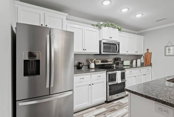 Microwave, dishwasher, cookware/dishes/utensils