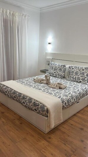 3 bedrooms, soundproofing, iron/ironing board, WiFi