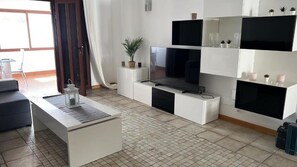 Televisie en een tafeltennistafel
