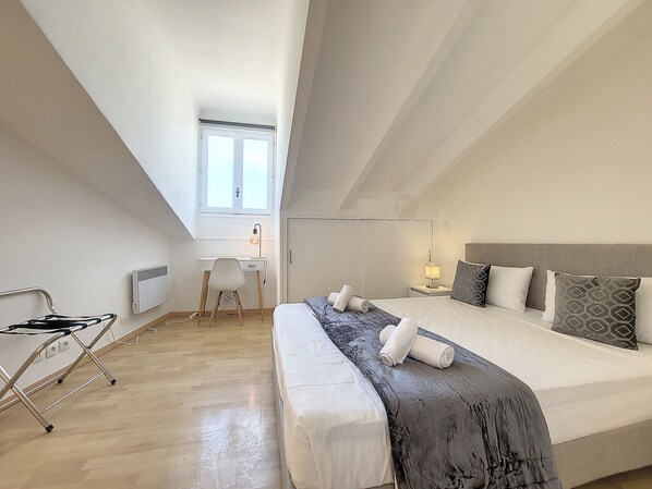 1 slaapkamer, een strijkplank/strijkijzer