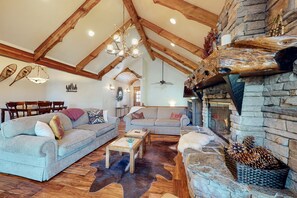 Televisión, chimenea, reproductor de DVD y servicios de streaming