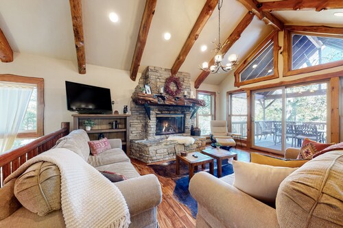 Private alpine hideaway with fireplaces, furnished deck, & designer kitchen - dog-friendly