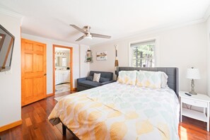 4 bedrooms, iron/ironing board, free WiFi, bed sheets - Beautiful property with Mountain View & privacy. Near trails, eateries & more! (West Ossipee)