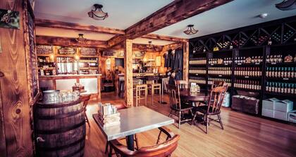 Beautiful property with Mountain View & privacy. Near trails, eateries & more!