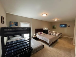 3 bedrooms, desk, iron/ironing board, free WiFi - Closest Lake House to Nashville (Nashville)