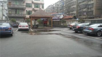 Bãi đậu xe tự phục vụ miễn phí