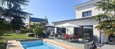 Outdoor pool, a heated pool