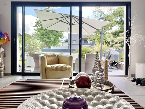 Design Villa with Heated Pool, Garden & Beaches 5 min Away