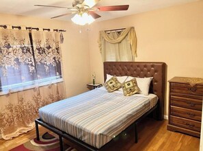 3 quartos, acesso à internet, roupa de cama