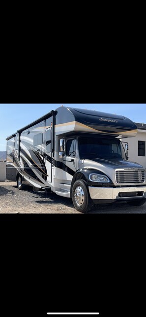 Experience the comfort of home on wheels with this modern motorhome, featuring a spacious interior and sleek design.