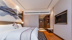 A modern hotel room with a large bed, a TV mounted on the wall, and a view of the hallway. - TILL BRIGHT Hotel (Daozhou) (Dao County)