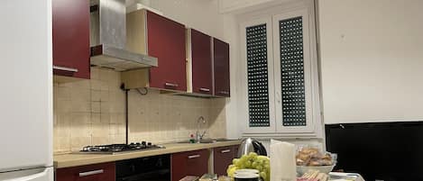 Microwave, paper towels