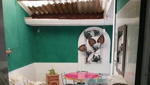 Family Cabin | Living area | 32-inch plasma TV with digital channels, TV, Netflix - HOTEL COLIBRI (Malinalco)