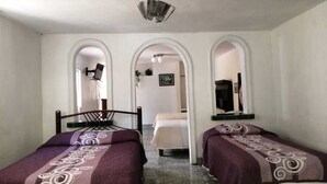 Family Cabin | Select Comfort beds, free WiFi, bed sheets - HOTEL COLIBRI (Malinalco)