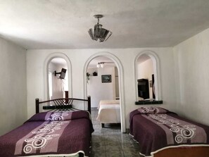 Family Cabin | Select Comfort beds, free WiFi, bed sheets - HOTEL COLIBRI (Malinalco)