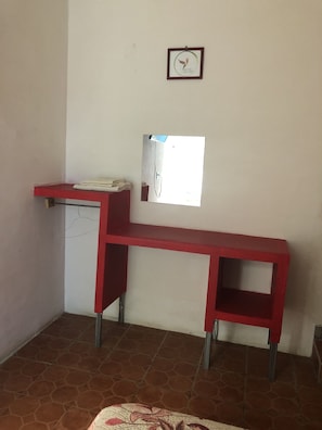 Basic Room | Select Comfort beds, free WiFi, bed sheets - HOTEL COLIBRI (Malinalco)