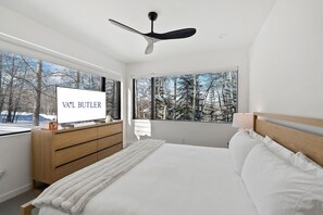 5 bedrooms, desk, WiFi, bed sheets