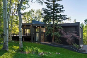 Exterior - Stellar at Snowmass Village - Hot Tub -  by VB (Snowmass Village)
