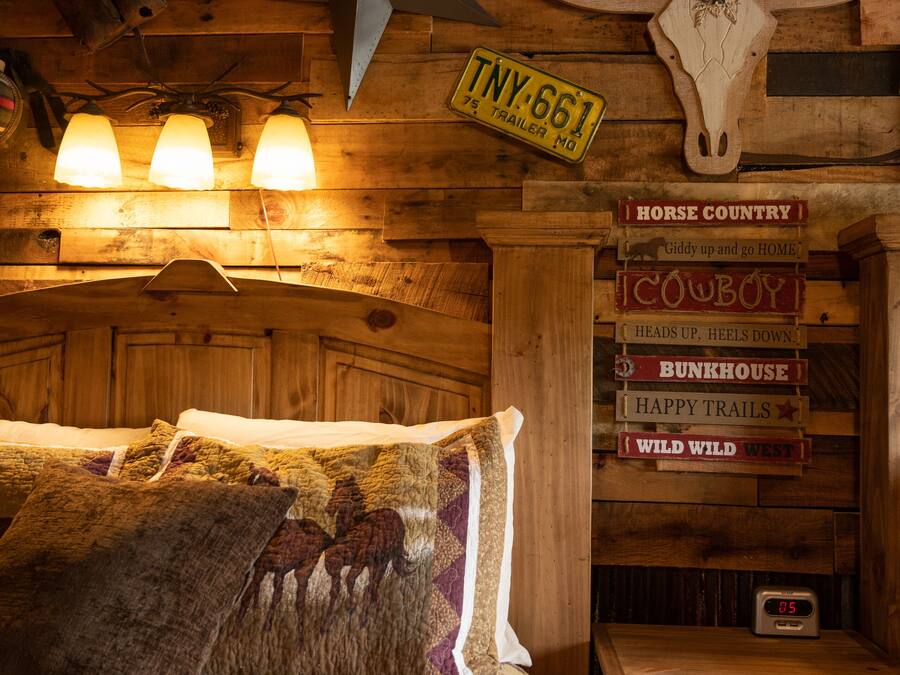 Standard-huone, 1 suuri parisänky, tupakointi kielletty, oma kylpyhuone | Yksilöllisesti sisustettu, ilmainen Wi-Fi, vuodevaatteet