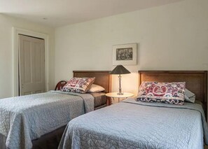 1 bedroom, WiFi - the Genghis Khan (Three Hills)