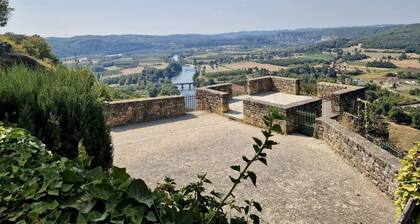 La Petite Ferme à proximité de DOMME8FP3Q6W9+8R 44.7958121,1.2195112
