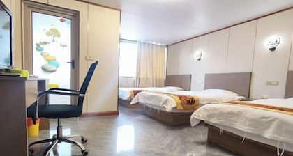 Xinyi Holiday Hotel(Guilin High Speed Railway North Station)