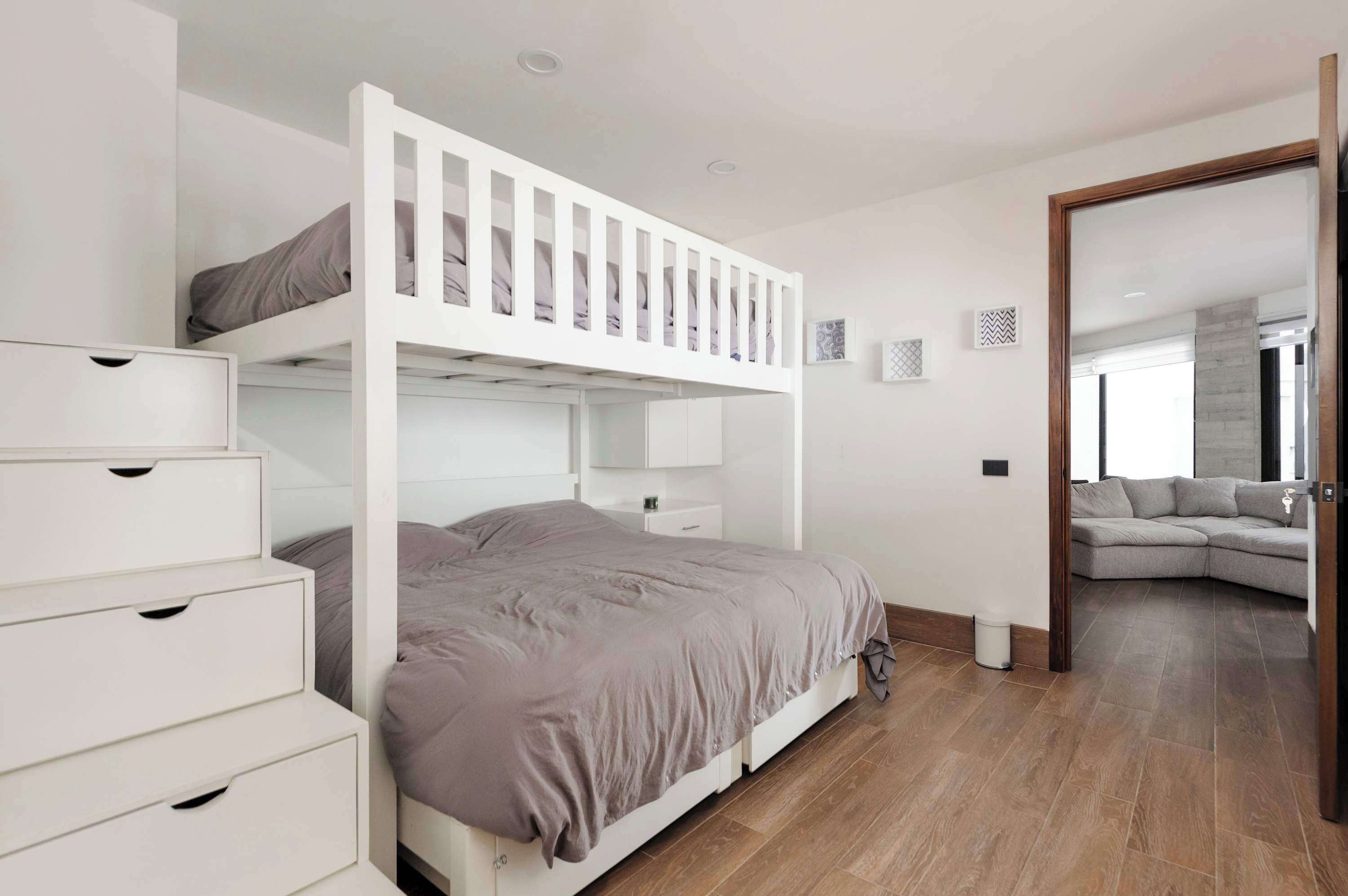 5 bedrooms, WiFi, bed sheets