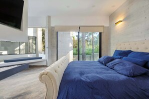 5 bedrooms, WiFi, bed sheets