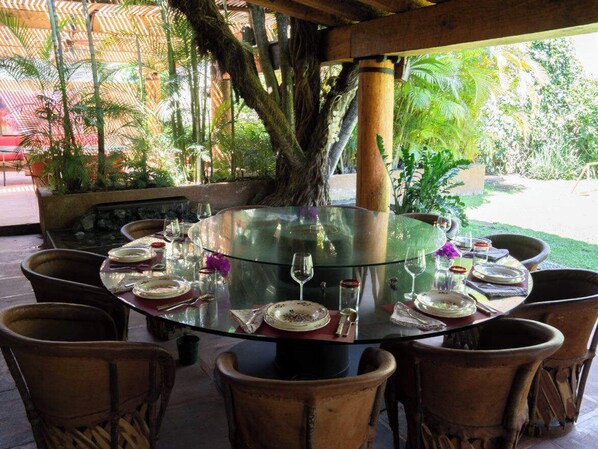 Outdoor dining