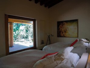 5 bedrooms, iron/ironing board, WiFi, bed sheets
