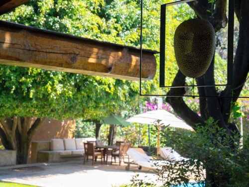 El Zapote House: With orchard and pool in Malinalco