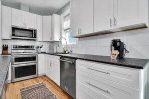 冰箱、微波炉、烤箱、炉灶