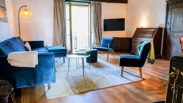 Fernseher, Kamin, Netflix, DVD-Player