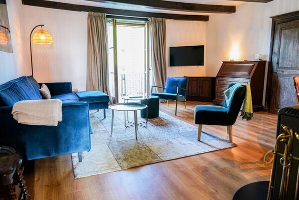 TV, fireplace, Netflix, DVD player