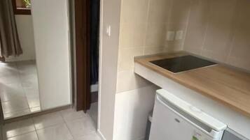 Double Room with Kitchenette | Private kitchen | Electric kettle