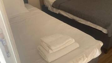 Family Quadruple Room | Free WiFi, bed sheets