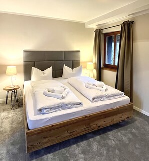 2 Schlafzimmer, Reisekinderbett, kostenloses WLAN, Bettwäsche