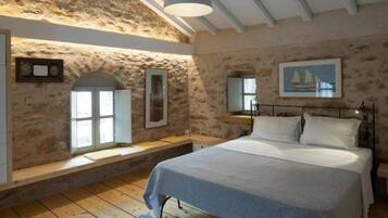 3 bedrooms, in-room safe, iron/ironing board, free WiFi