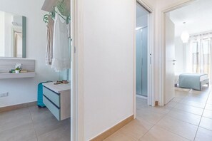 4 habitaciones, tabla de planchar con plancha y wifi gratis 