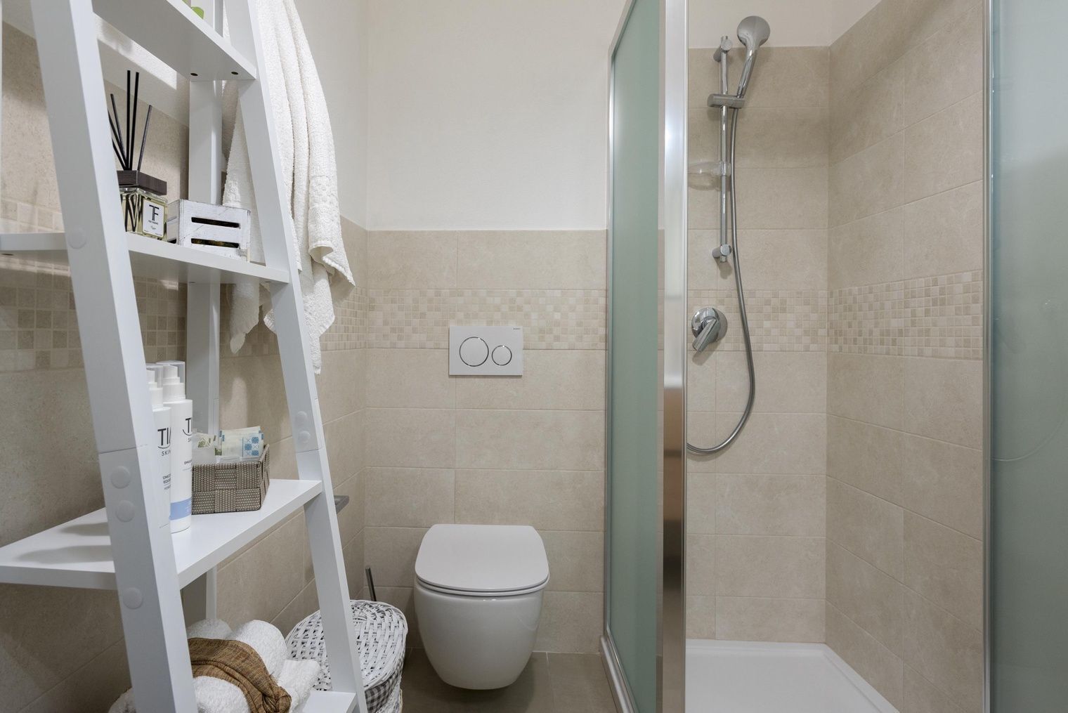 Doccia, asciugacapelli, bidet, asciugamani