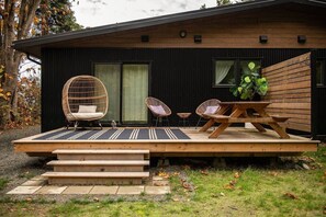 Outdoor dining - Sea, Sunrises, Sauna | Oceanfront Group Retreat (Campbell River)