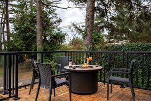 Outdoor dining - Sea, Sunrises, Sauna | Oceanfront Group Retreat (Campbell River)