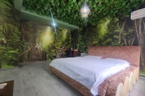 A bedroom with a bed, a wall mural of a forest, and a hanging chandelier. - AI SHANG Couples fheme hotel (Zhaodong)