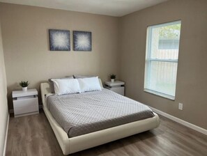 4 bedrooms, iron/ironing board, free WiFi, bed sheets