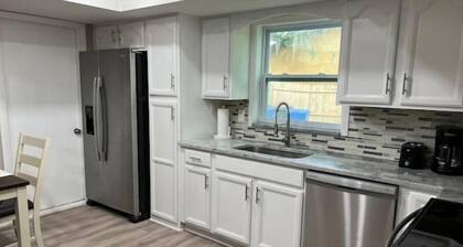 4BR Heated Pool Relaxation Home / Airport / Beach