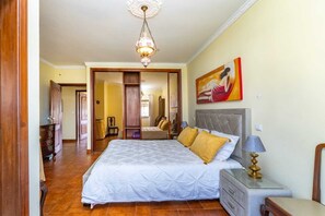 4 quartos, Wi-Fi de cortesia, roupa de cama