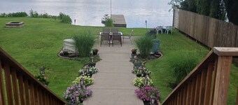 Akron (Portage Lakes) Peaceful Lakefront Cottage with Kayaks 