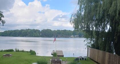 Akron (Portage Lakes) Peaceful Lakefront Cottage with Kayaks