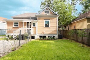 Exterior - Pink Treehouse - fully fenced yard (Houston)
